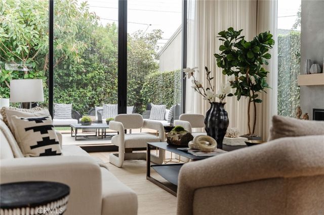 7200 Kentwood Avenue, Los Angeles, CA 90045