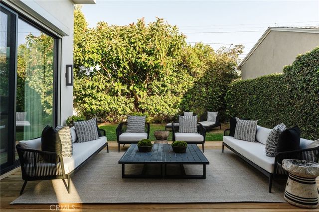 7200 Kentwood Avenue, Los Angeles, CA 90045