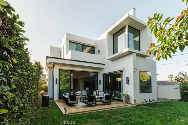 7200 Kentwood Avenue, Los Angeles, CA 90045