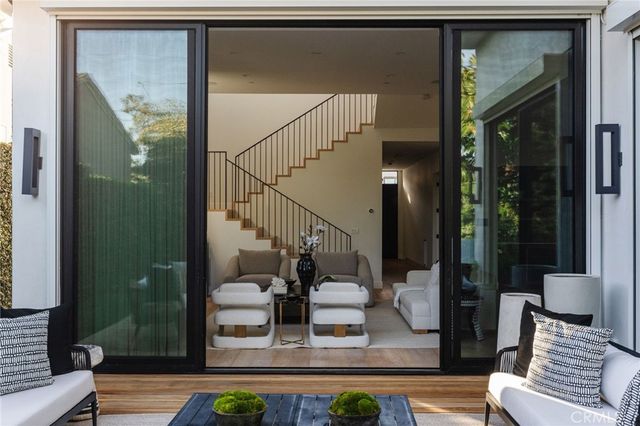 7200 Kentwood Avenue, Los Angeles, CA 90045