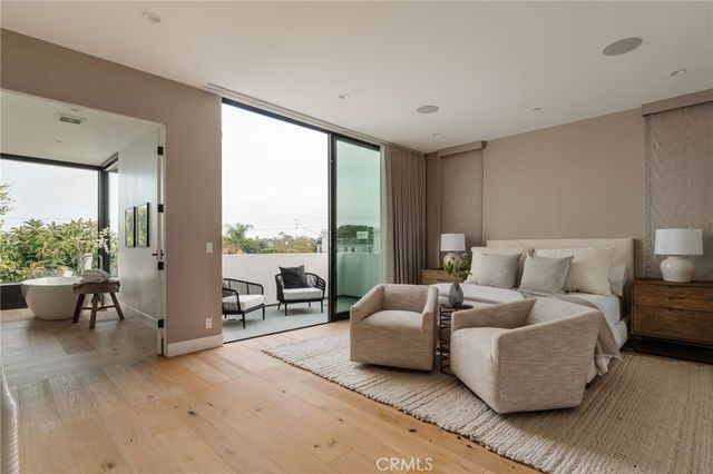 7200 Kentwood Avenue, Los Angeles, CA 90045