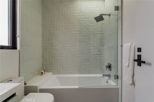 7200 Kentwood Avenue, Los Angeles, CA 90045