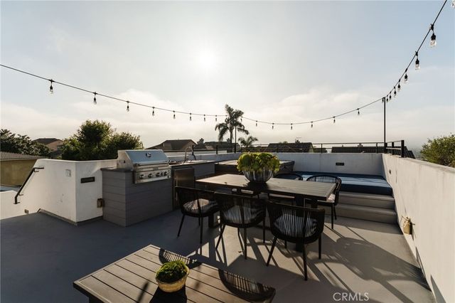 7200 Kentwood Avenue, Los Angeles, CA 90045