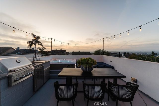 7200 Kentwood Avenue, Los Angeles, CA 90045