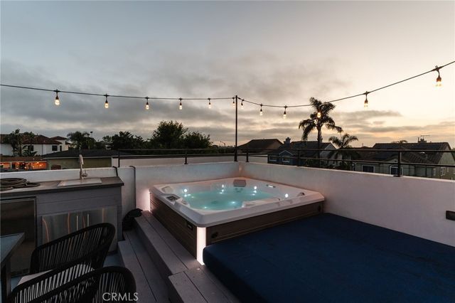 7200 Kentwood Avenue, Los Angeles, CA 90045