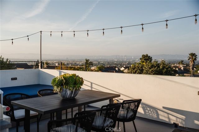 7200 Kentwood Avenue, Los Angeles, CA 90045