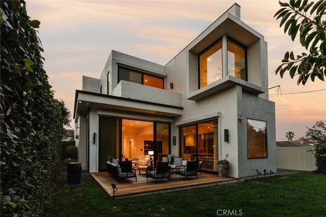 7200 Kentwood Avenue, Los Angeles, CA 90045