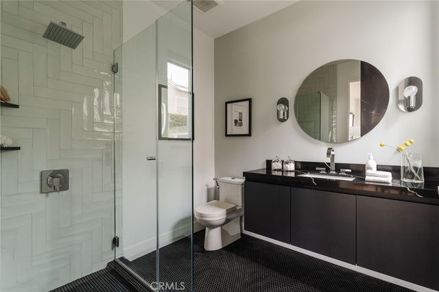 7200 Kentwood Avenue, Los Angeles, CA 90045
