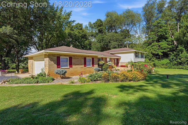 11111 Shadywood Drive, Brighton Township, MI 48114