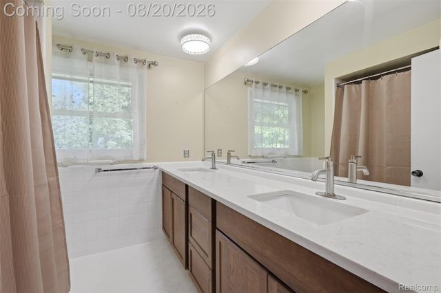 11111 Shadywood Drive, Brighton Township, MI 48114