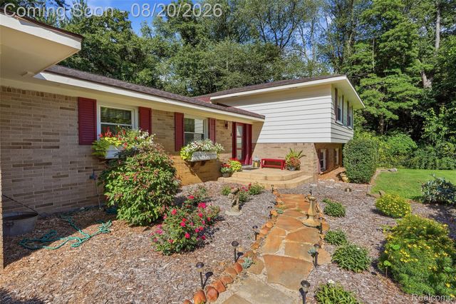 11111 Shadywood Drive, Brighton Township, MI 48114