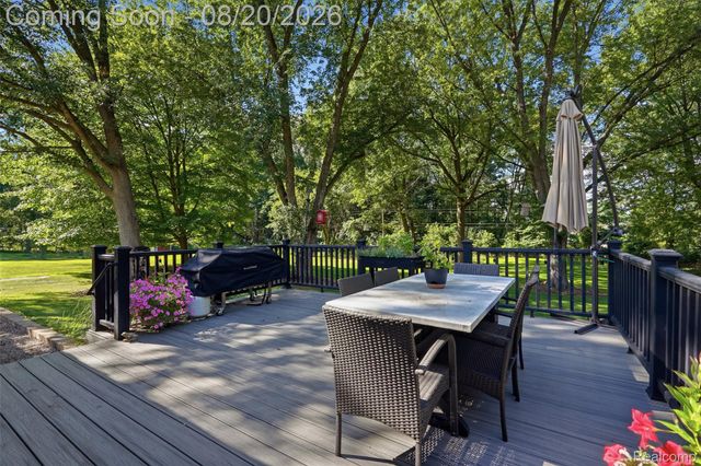 11111 Shadywood Drive, Brighton Township, MI 48114