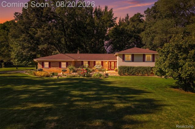 11111 Shadywood Drive, Brighton Township, MI 48114
