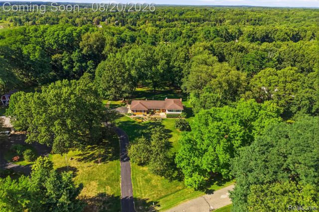 11111 Shadywood Drive, Brighton Township, MI 48114