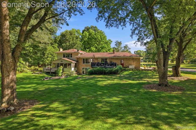 11111 Shadywood Drive, Brighton Township, MI 48114