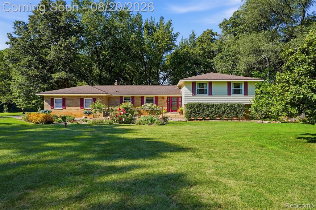 11111 Shadywood Drive, Brighton Township, MI 48114