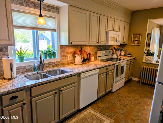 34 Van Heusen Street, Colonie, NY 12205