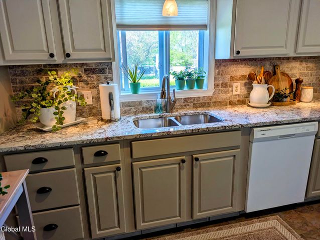 34 Van Heusen Street, Colonie, NY 12205