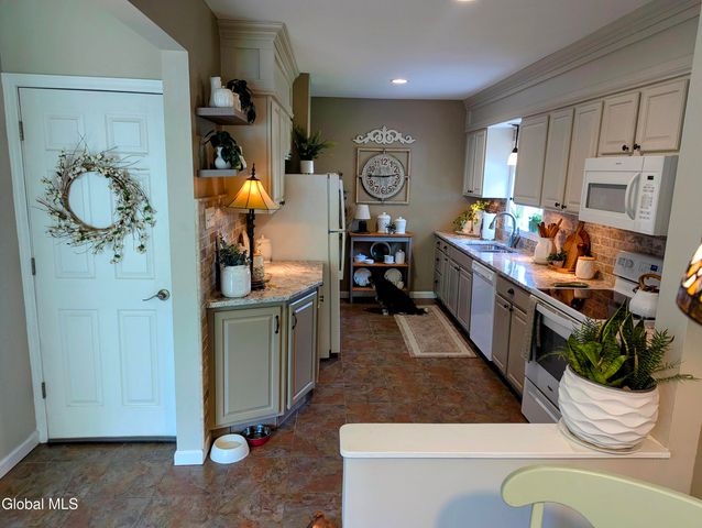 34 Van Heusen Street, Colonie, NY 12205