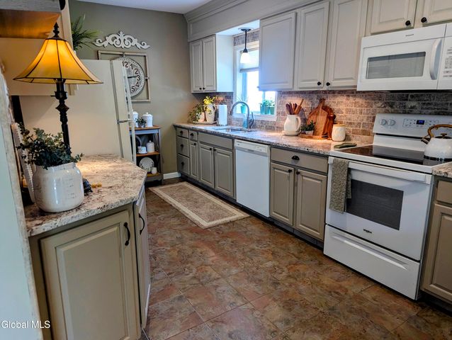 34 Van Heusen Street, Colonie, NY 12205