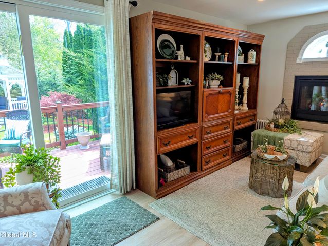 34 Van Heusen Street, Colonie, NY 12205