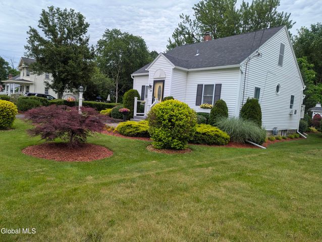 34 Van Heusen Street, Colonie, NY 12205