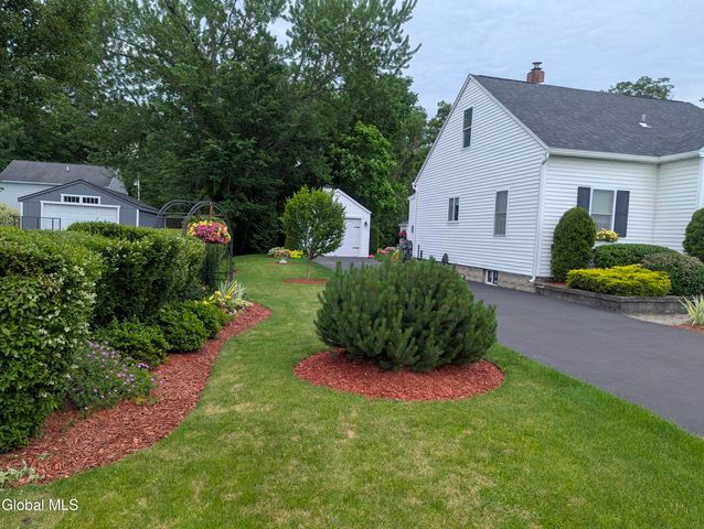 34 Van Heusen Street, Colonie, NY 12205