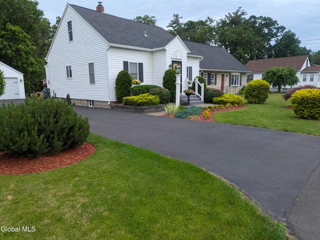 34 Van Heusen Street, Colonie, NY 12205