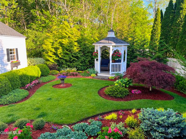 34 Van Heusen Street, Colonie, NY 12205