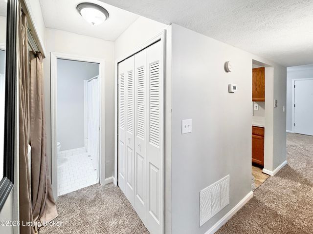 3312 Colonial Manor Cir UNIT 1B, Louisville, KY 40218