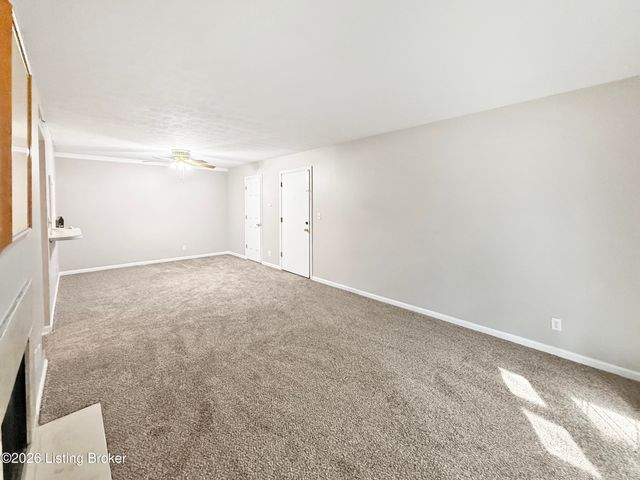 3312 Colonial Manor Cir UNIT 1B, Louisville, KY 40218