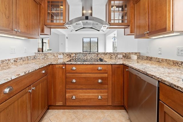 200 Ledgewood Dr 601, Stoneham, MA 02180