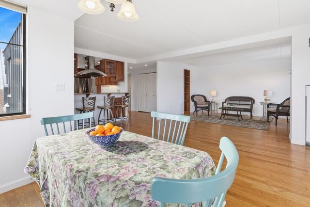 200 Ledgewood Dr 601, Stoneham, MA 02180