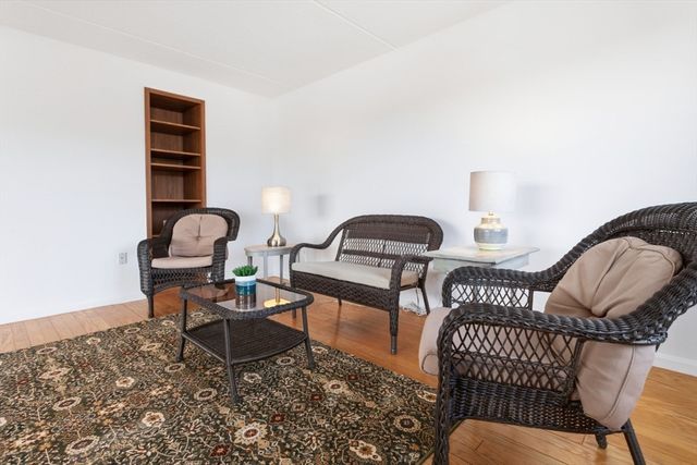 200 Ledgewood Dr 601, Stoneham, MA 02180