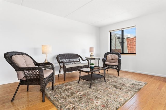 200 Ledgewood Dr 601, Stoneham, MA 02180