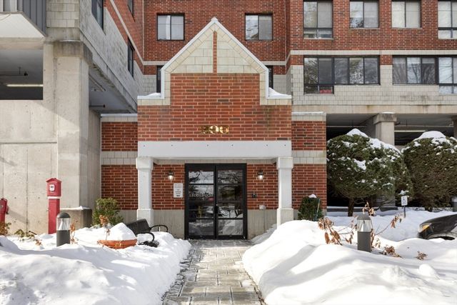 200 Ledgewood Dr 601, Stoneham, MA 02180