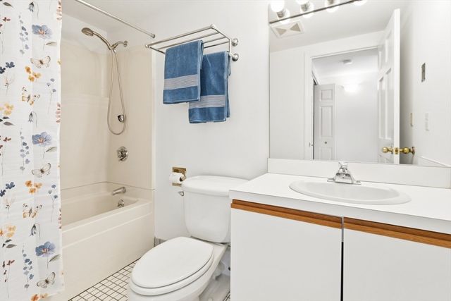 200 Ledgewood Dr 601, Stoneham, MA 02180