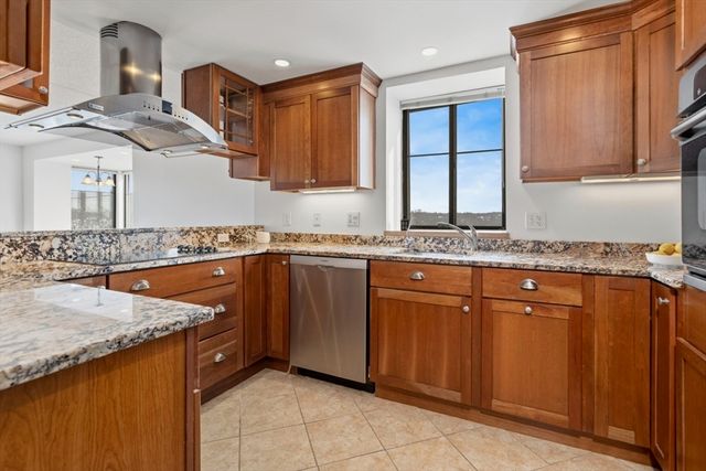 200 Ledgewood Dr 601, Stoneham, MA 02180