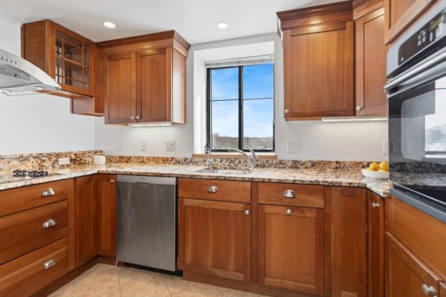 200 Ledgewood Dr 601, Stoneham, MA 02180