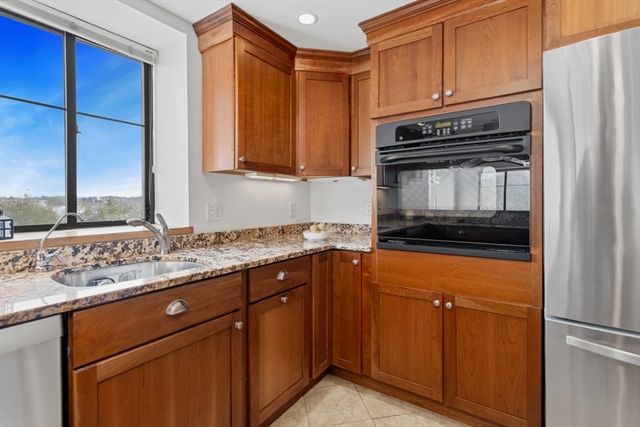 200 Ledgewood Dr 601, Stoneham, MA 02180