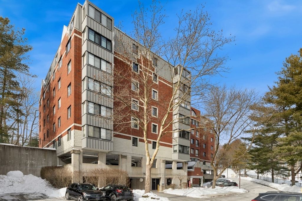 200 Ledgewood Dr 601, Stoneham, MA 02180