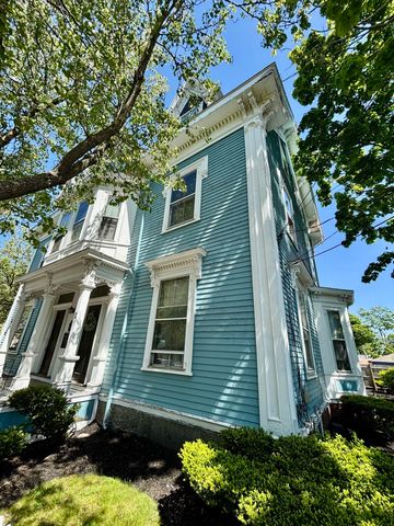 4 Saunders Street 3R, Salem, MA 01970