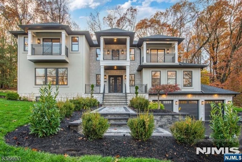 24 Cliffside Drive, Livingston, NJ 07039