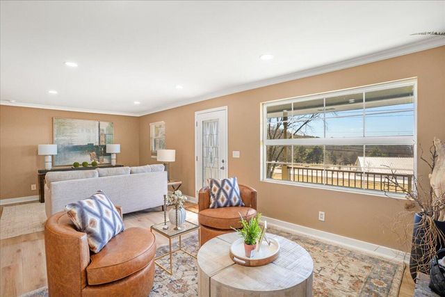 9815 E Brainerd Road, Ooltewah, TN 37363