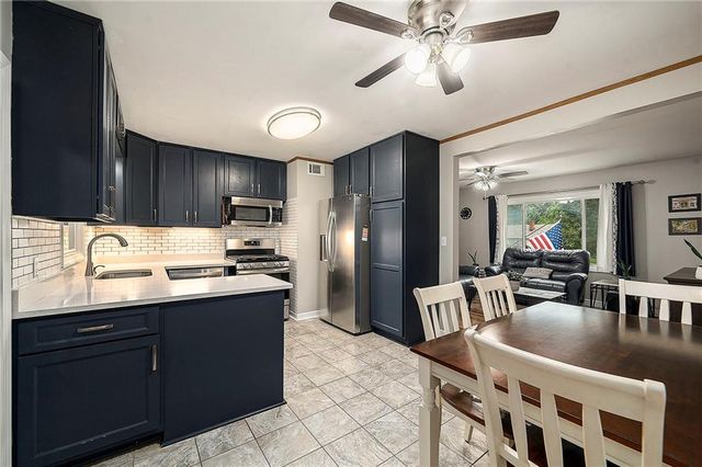 6515 Switzer Lane, Shawnee, KS 66203