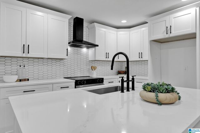 3016 VIRGINIA DRIVE, Hueytown, AL 35023