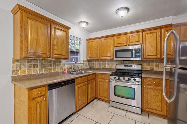 1208 Mill Street, Gainesville, TX 76240