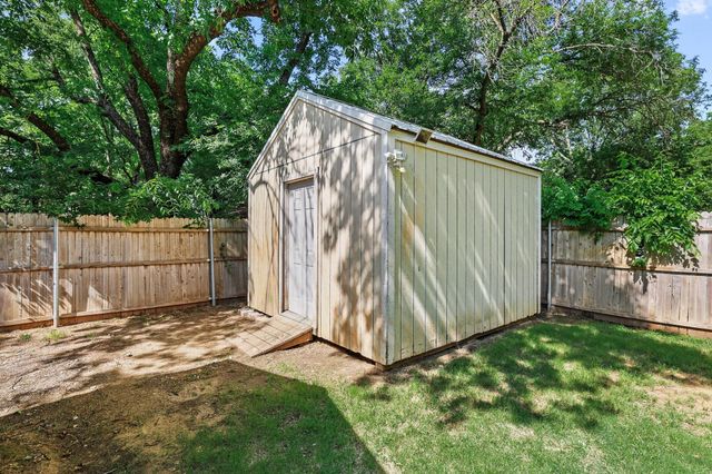 1208 Mill Street, Gainesville, TX 76240