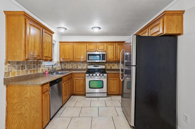 1208 Mill Street, Gainesville, TX 76240