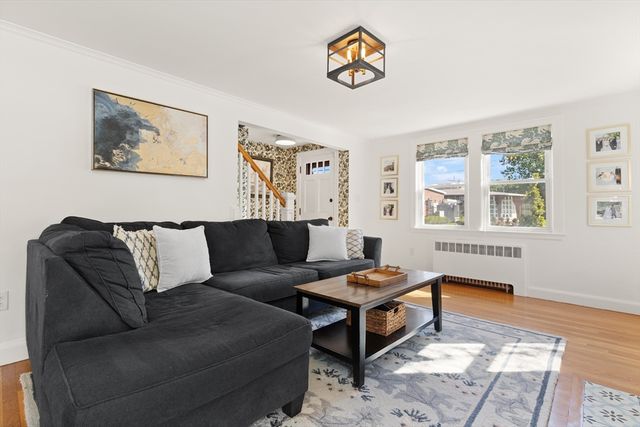 11 Riverside Ave, Quincy, MA 02169